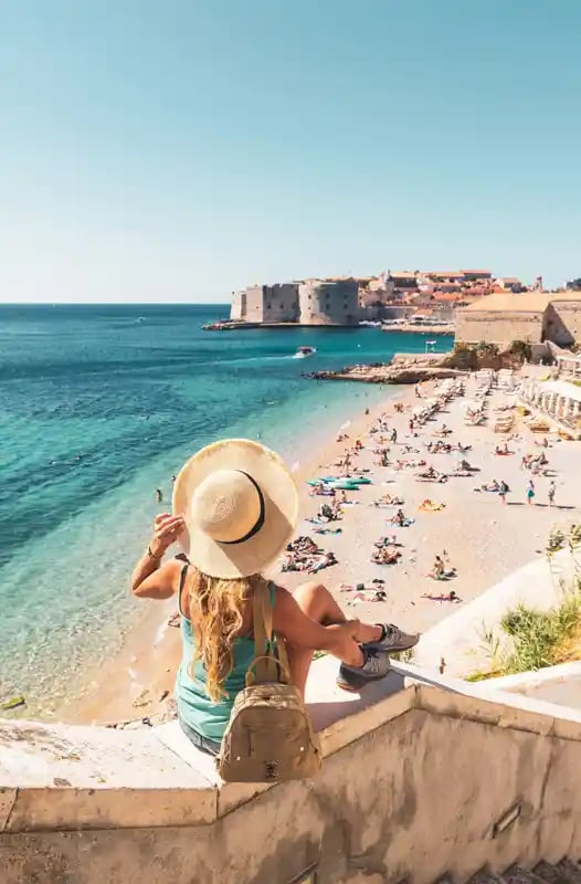 beautiful-panoramic-view-of-beach-and-dubrovnik-city-landscape--travel-